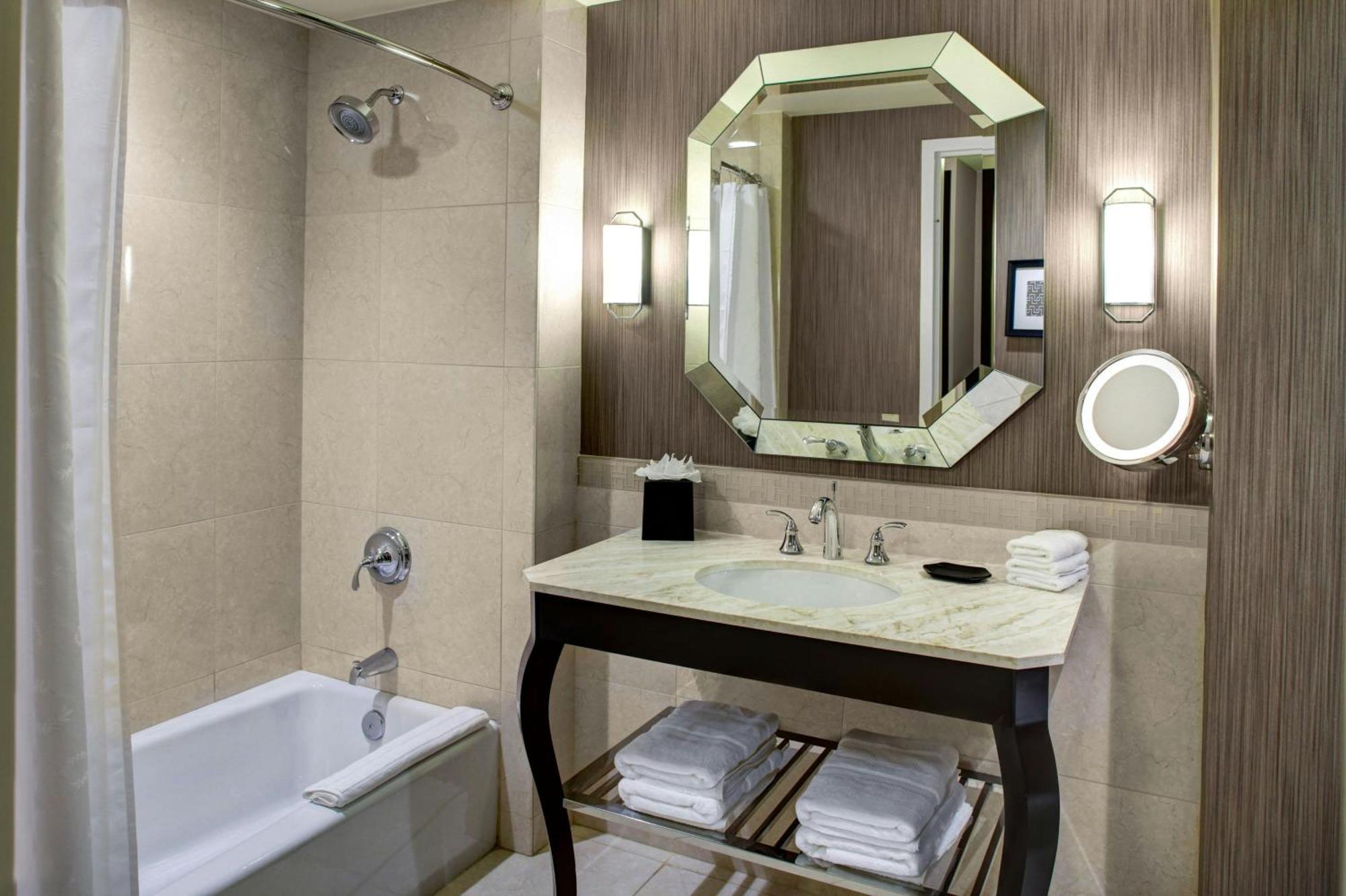 Sheraton Mckinney Luaran gambar